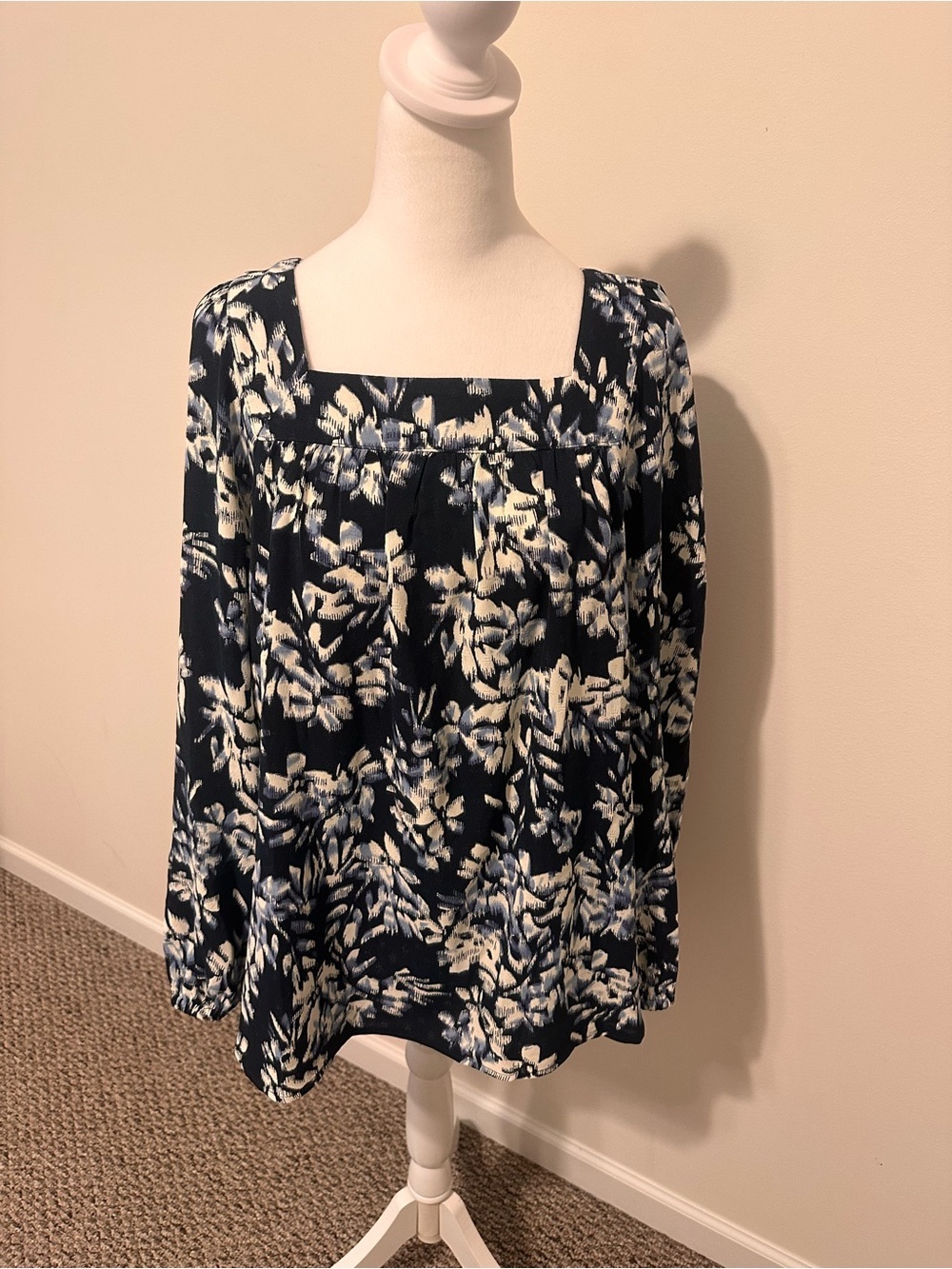 Navy & White Floral Square-Neck Women’s Top Size XL
